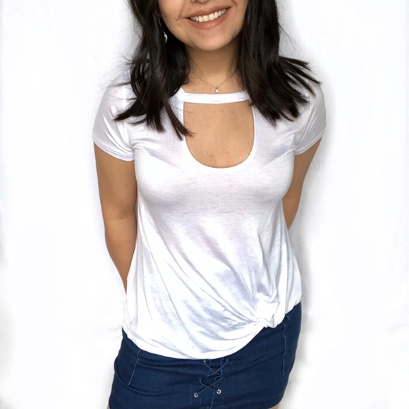 🔻SALE •LAST 1 (L)• Mandy Choker Tee in White - Picture 3 of 5